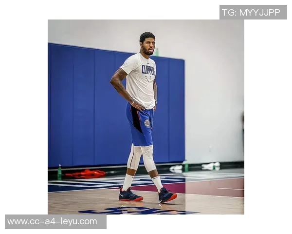 外线火力全开保罗乔治半场狂砍17分三分球命中率高达80 外线火力全开保罗乔治半场狂砍17分三分球命中率高达80