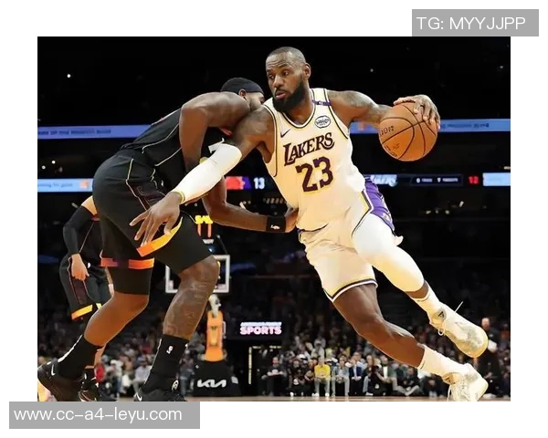 湖人新更衣室揭秘詹姆斯柜内浓眉球衣悬挂引发球迷热议